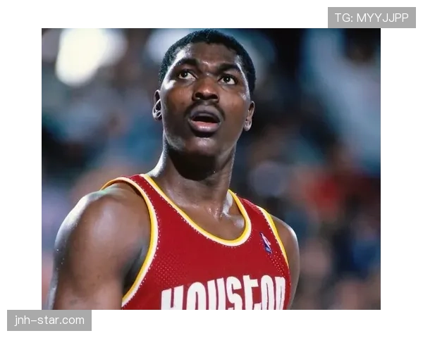 奥拉朱旺内线单打高效砍分 助火箭构建篮下铁壁