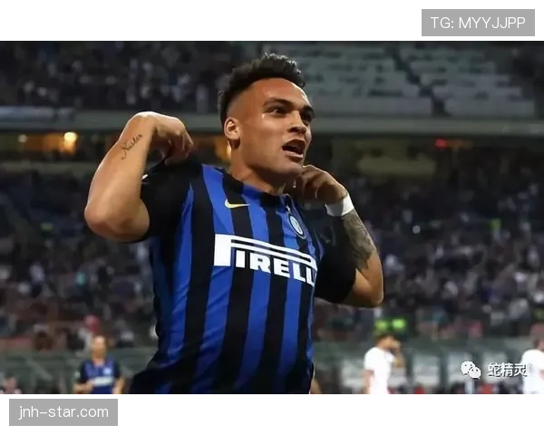 拉菲尼亚穿的运动鞋，得几个月工资了吧？这得多爱运动啊！