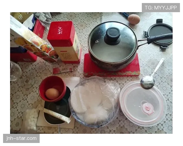 恩比德家的冰箱里塞满了蛋白粉，连瓶可乐都找不到