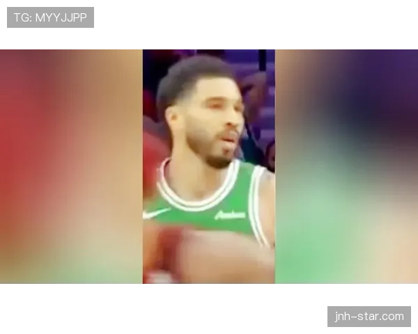 米德尔顿无球跑动拉开塔图姆防守，效率回升